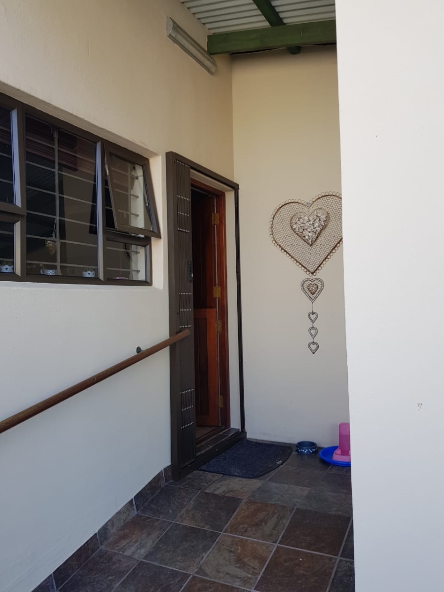 7 Bedroom Property for Sale in Middedorp Western Cape
